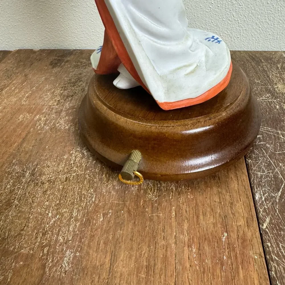 Vintage Japanese‎ Geisha with Fan Bisque Ceramic Wood Base Music Box